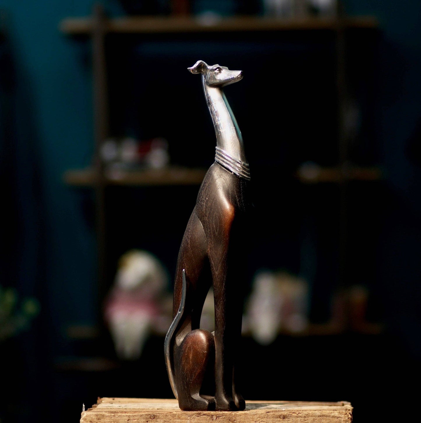 Sitting Dog Large – Hand-Painted Polyresin Dog Sculpture
