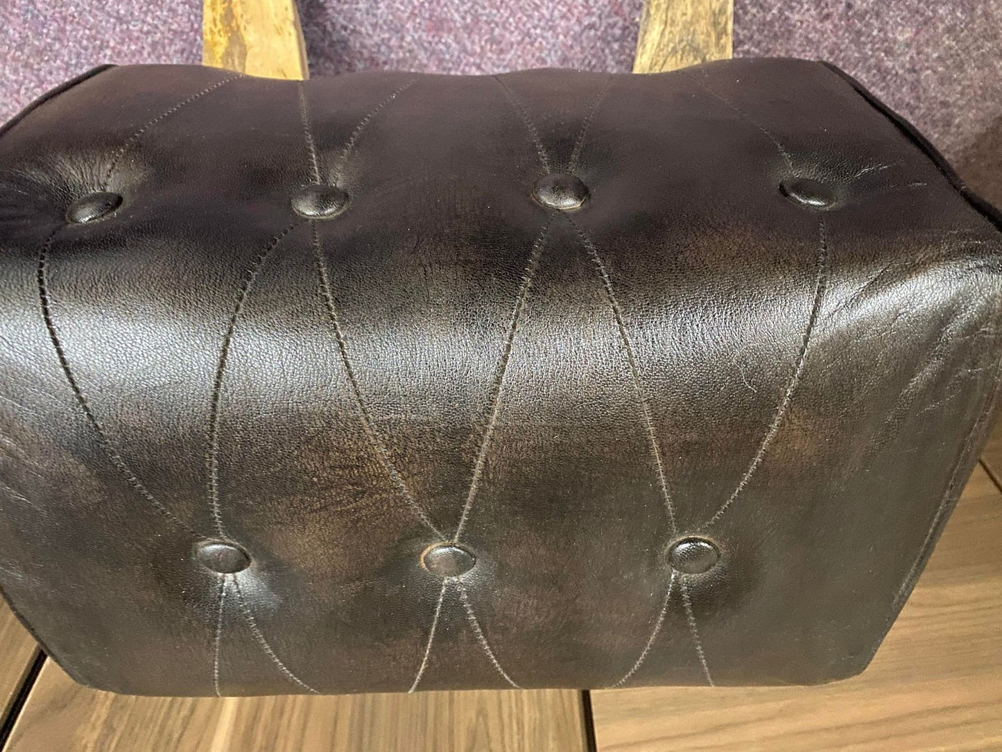 Banqueta de botão pequeno com alças para cavalo com alças